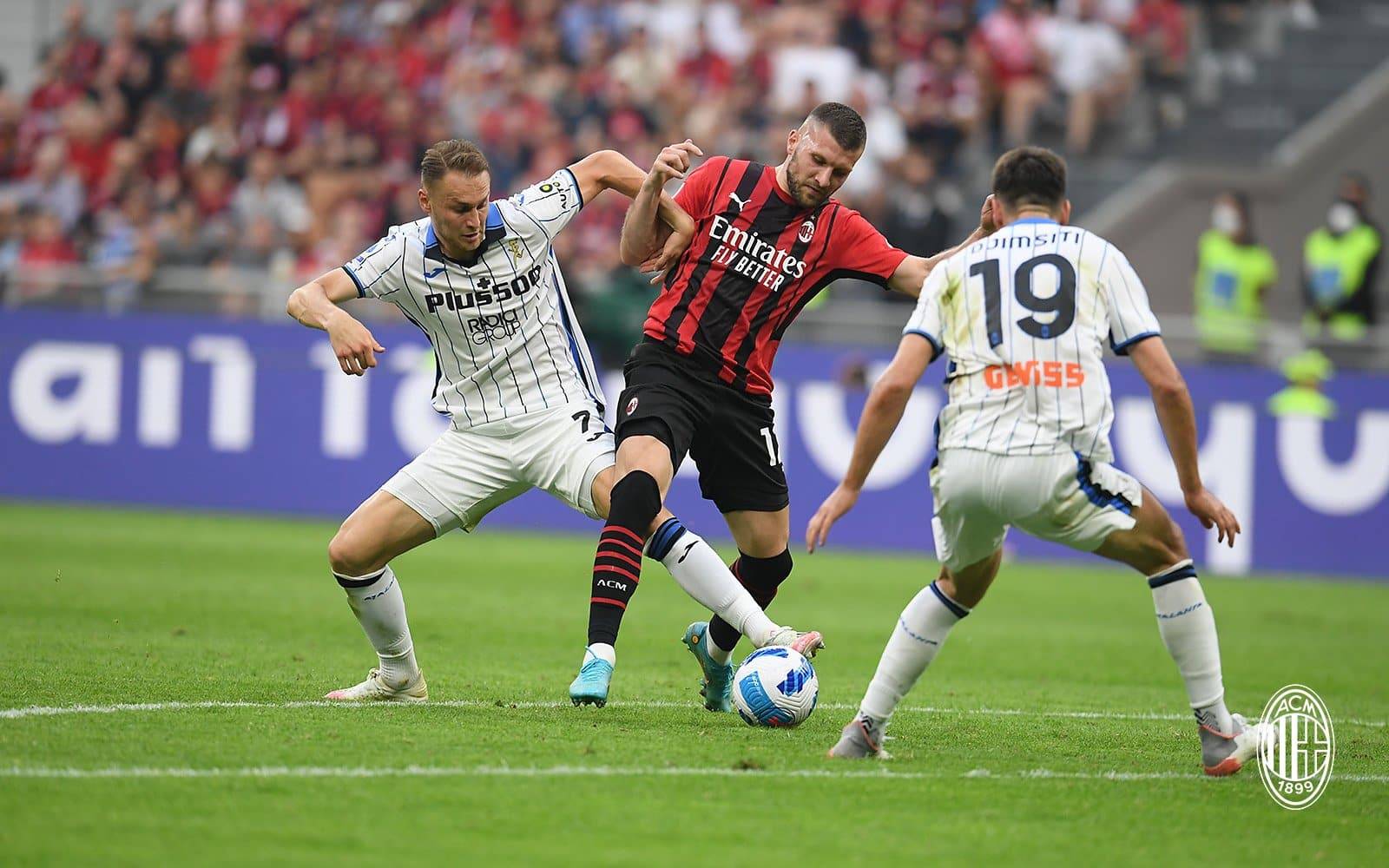 AC Milan thrashes Atalanta and closes in on the Scudetto - Football News