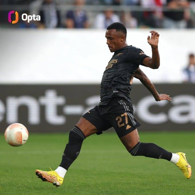 Arsenal debut with a goal and an assist! 2 FcJkFe5WQAAw5 f