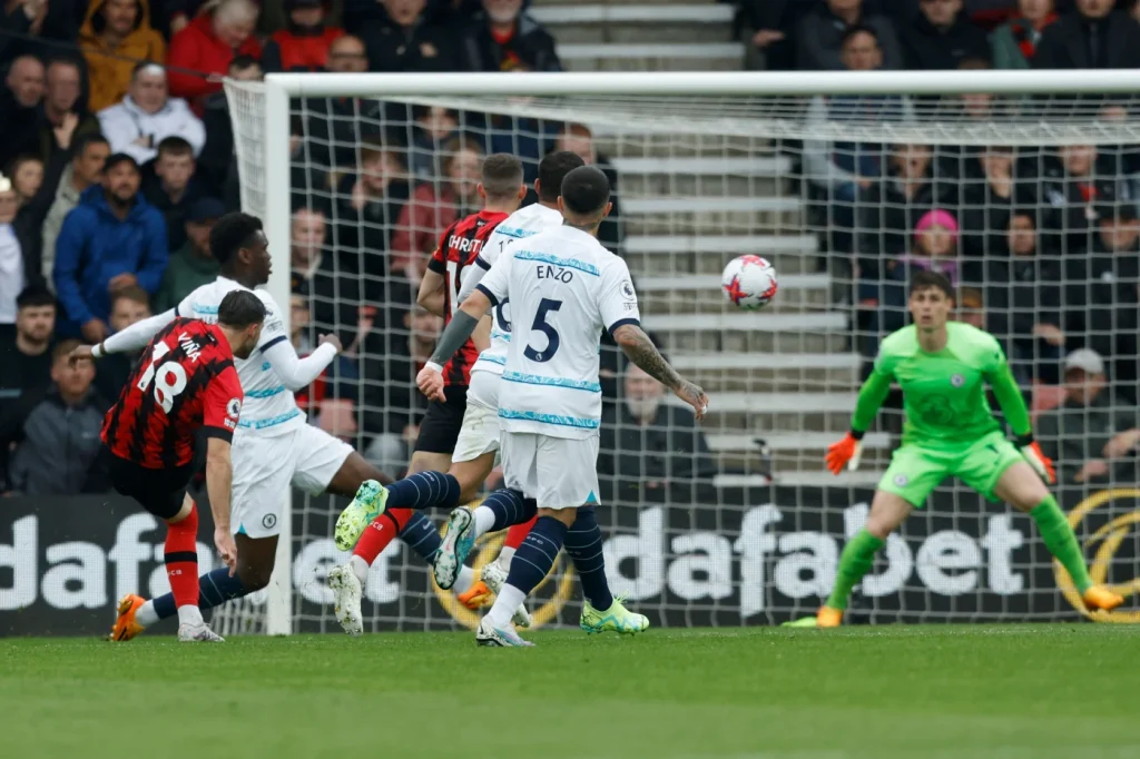 Vina scores the equalizer for Bournemouth